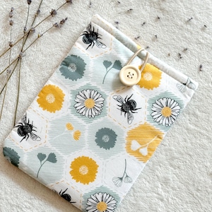 Bee Kindle Sleeve, Kindle Paperwhite and Scribe Case, Padded Kindle Cover, Book & Kindle Accessories, Bookish Gifts for Readers