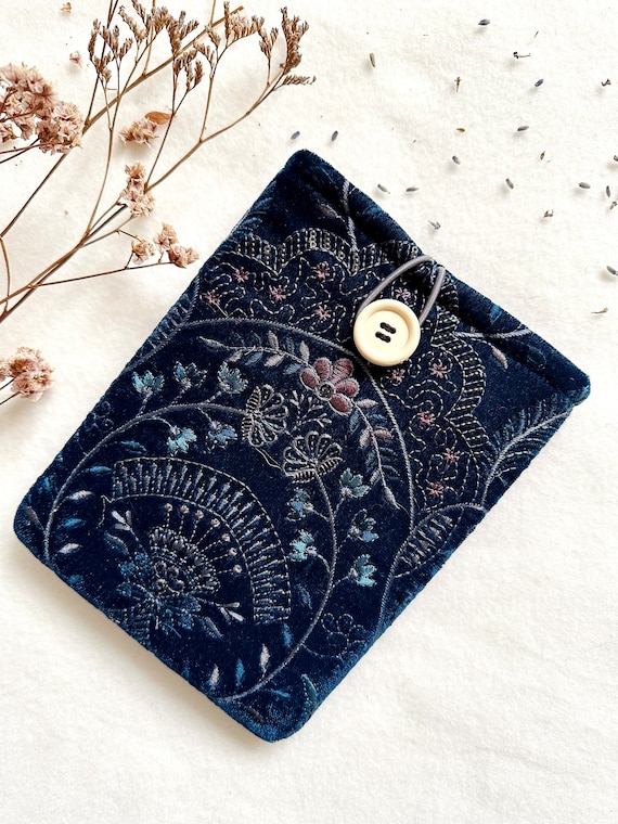 Embroidery Flower Kindle Sleeve, Kindle Paperwhite Case, Velvet Kindle Oasis Cover, Book Lover Gifts, Padded Kindle Pouch, Book Accessories