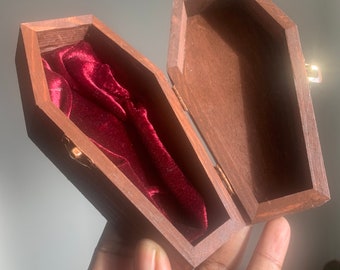 Boîte mystère cristal d'Halloween | Ensemble de 6 cristaux | Coffret cadeau cercueil | Coffret Halloween | Sélectionné intuitivement