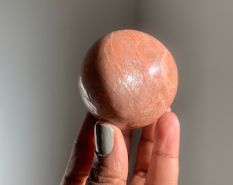 Pfirsich Mondstein Kugel | 62mm | Meditationssteine | Heilkristalle | Chakra Stein | Steine und Mineralien | Mineral-Exemplar