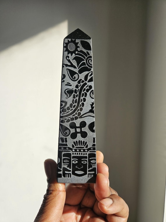メキシコの職人が彫った黒曜石のポイント | 唯一無二 | 彫刻が施された