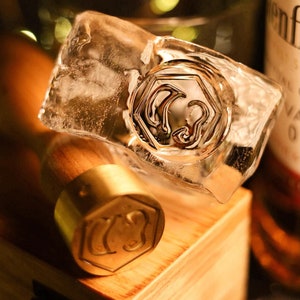 Timbro di ghiaccio personalizzato Timbro per cubetti di ghiaccio Regalo per amante del Bourbon Timbro di stampo per cubetti di ghiaccio per ghiaccio Stampo per ghiaccio personalizzato Regali di whisky Regali Bourbon unici