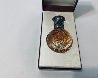 Safari by Ralph Lauren for women, .25 fl oz / 7.5ml Parfum Purse spray refillable, vintage hard to find, new in it&#39;s original box.