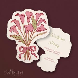 Puede incluir: Una tarjeta de invitaci&oacute;n troquelada con un ramo de calas rosas atado con un lazo rosa. La tarjeta adyacente muestra el texto Welcome Party, WELCOME COCKTAILS @ BAR VENICE y FRIDAY, 16TH OF JULY sobre un dise&ntilde;o festoneado de color crema.