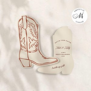 Puede incluir: Dos tarjetas troqueladas con forma de botas vaqueras en color crema con líneas de arte en rojo oscuro. Una tarjeta presenta una ilustración detallada de una bota, mientras que la otra muestra el texto: SAVE THE DATE, Nick & Kelly, 21ST SEPTEMBER, 2026, Saddle up y'all!