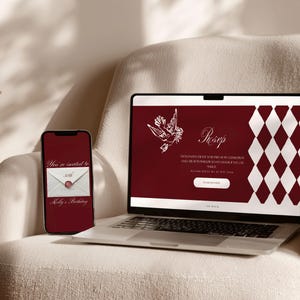 Pu&ograve; includere: Un laptop e uno smartphone mostrano un design di invito bordeaux. Lo schermo del laptop mostra un'illustrazione di colomba e la parola "RSVP". Lo smartphone mostra una grafica di busta con il testo "You're invited to Kelly's Birthday".