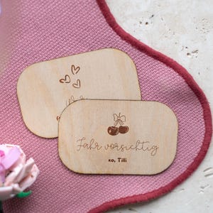 Liebes-Visitenkarte aus Birkenholz personalisiert - ein Geschenk von Herzen perfekt zum Valentinstag