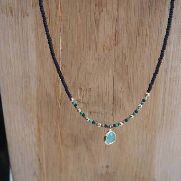 Collier de perles et pendentif turquoise