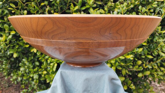 Walnut Bowl -- Unique Wooden Bowl -- Extra Large Handmade Wood Bowl -- High Quality Handcrafted Bowl -- Food Safe Bowl