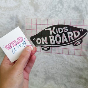 Naklejka Kids on Board \ naklejka na samochód \ naklejka na laptopa \ naklejka na butelkę z wodą \ zabawna naklejka \ zabawne powiedzenie \ pomysły na prezenty \ akcesoria samochodowe \ naklejka na samochód