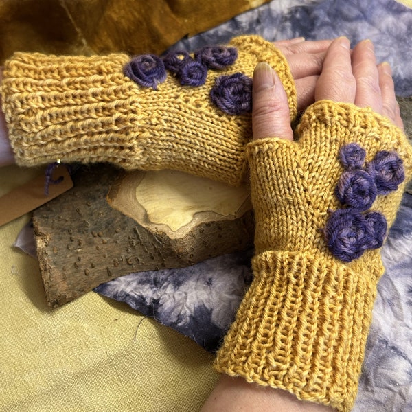 Mitaine en laine, teinture végétale naturelle, colori jaune teint et tricoté à la main, pièce UNIQUE, à offrir, pour elle