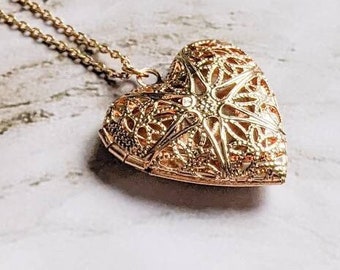 Heart Locket Necklace, Golden Heart Necklace, Romanic Locket, Vintage Style Locket, Diffuser Necklace, Gift for Mom, Gift for Her, Classic