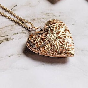 Heart Locket Necklace, Golden Heart Necklace, Romanic Locket, Vintage Style Locket, Diffuser Necklace, Gift for Mom, Gift for Her, Classic