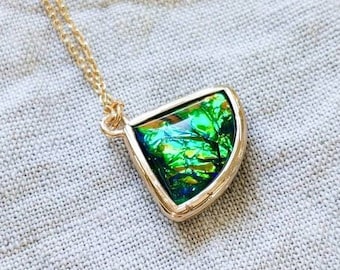 Colour Changing Necklace, Fan Necklace, Triangle Necklace, Northern Lights, Mystical Necklace, Color Changing Necklace, Witchy Jewelry