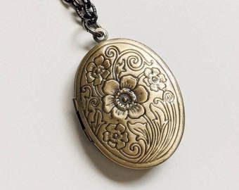 Oval Locket Necklace, Antique Locket Necklace, Lead Free Locket, Nickel Free Locket, Vintage Locket, Black and Gold Necklace, Floral Locket