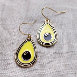 Avocado-oorbellen: handgemaakte veganistische foodie-sieraden