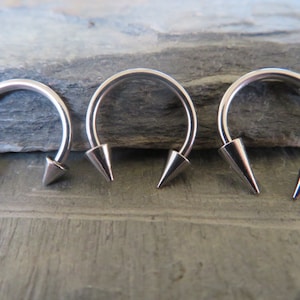 18G (1.0mm) or 16G (1.2mm) Petite 316L Surgical Steel Long Spikes Hypoallergenic Horseshoe Ring Septum Cartilage Piercing Gauge Spiked