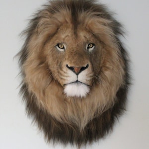 リアルなブチハイエナのぬいぐるみ - 手作りの可動式アートドール