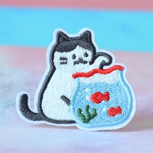 Kitty and goldfish patch,cute, iron on patch,embroidered,edge burn out,Applique,DIY,patch for mask imagem 1