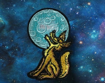 Parche termoadhesivo bordado Moon Wolf: Bordado con bordes quemados