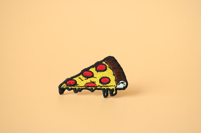 Pepperoni pizza slice embroidered patch, iron on patch,embroidered,edge burn out,Applique image 2