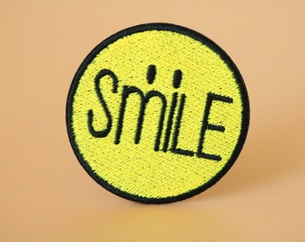 Parche termoadhesivo bordado con cara sonriente: Emoji amarillo