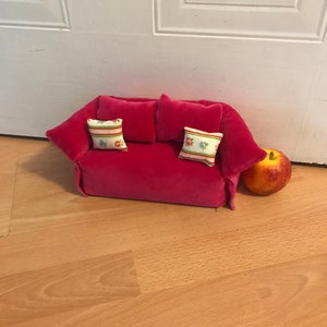 Mini sofa door holder