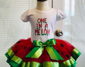 Wassermelone Geburtstagstutu, Wassermelone Tutu, rotes Tüll und doppeltes grünes Band Tutu, Ein in einer Melone Spitze, Cake Smash Foto, Cake SmashTutu