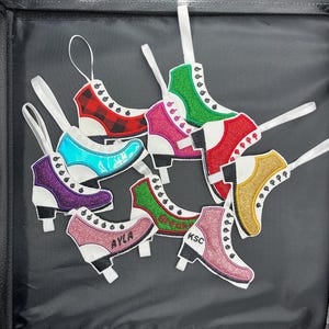 Eiskunstlaufverzierung, fügen Sie Ihre Club-Initialen hinzu, Candycane-Halter, Eiskunstlaufverzierung, Trainergeschenk, Eiskunstlauf-Teamgeschenke, Skateverzierung Bild 11