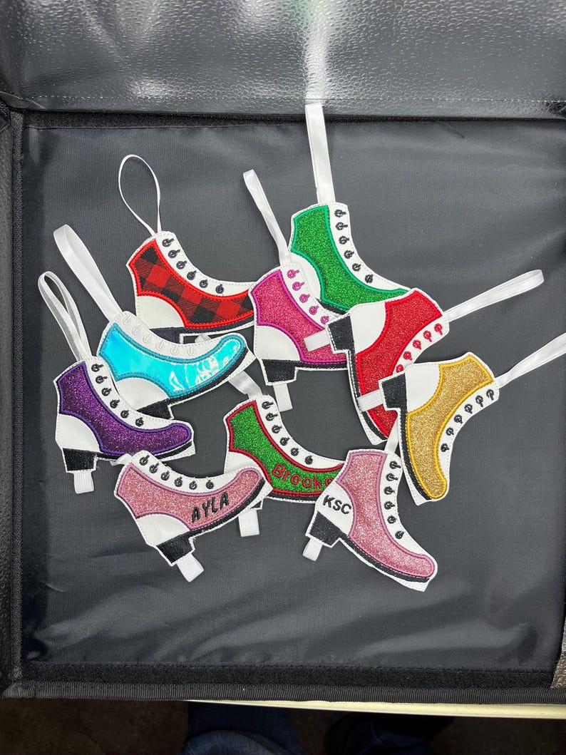 Eiskunstlaufverzierung, fügen Sie Ihre Club-Initialen hinzu, Candycane-Halter, Eiskunstlaufverzierung, Trainergeschenk, Eiskunstlauf-Teamgeschenke, Skateverzierung Bild 11