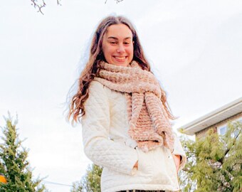 Bufanda color canela con cuernos de terciopelo