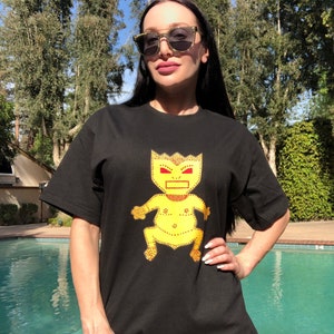 Höhlenmensch T-Shirt: Einzigartiger prähistorischer Kunstdruck von Nadia Sobolevskaja