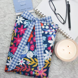Floral Book Sleeve, Bow iPad Protector Sleeve, Bow Book Sleeve, Book Cozy, Girly Bookish Gift, Bookworms Book Lovers, Christmas Gifts