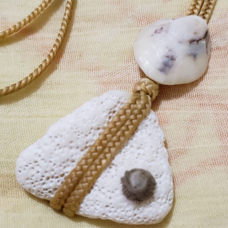 The Coral and Limpet Necklace Ka Lei \u02bb\u0100ko\u02bbako\u02bba a me Ka \u02bbOpihi