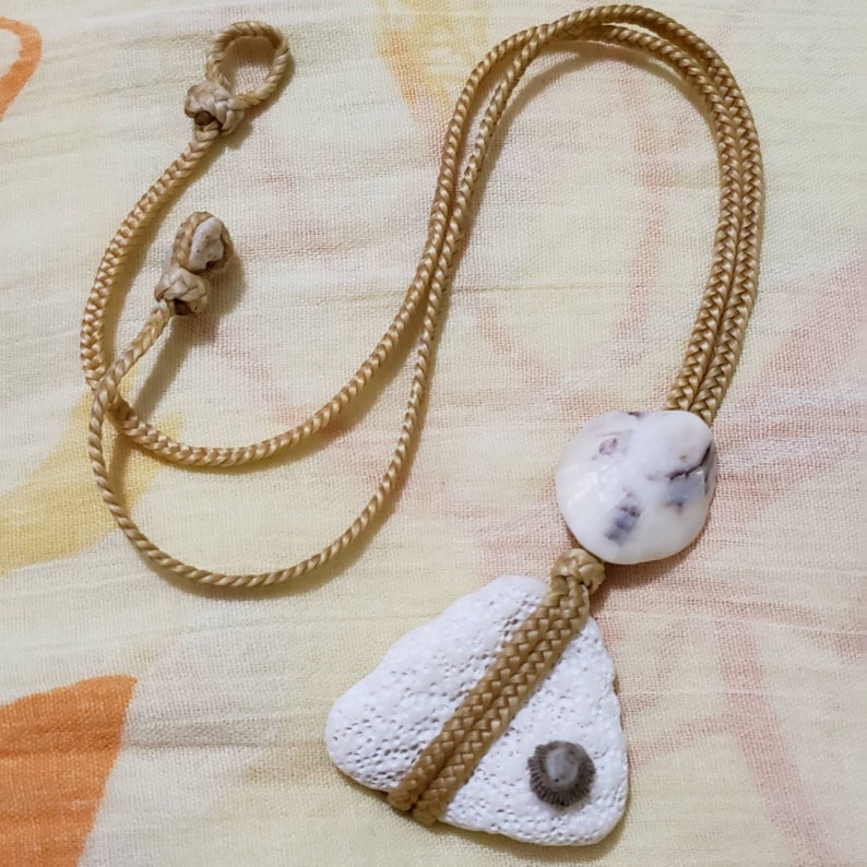 The Coral and Limpet Necklace Ka Lei \u02bb\u0100ko\u02bbako\u02bba a me Ka \u02bbOpihi