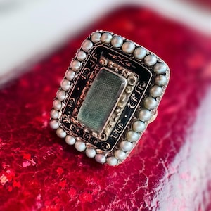 Antique 9ct Gold Mourning Ring • Pearl Halo & Black Enamel • Glazed Locket Compartment with green Silk • 1833 Inscription Regency UK M 1/2