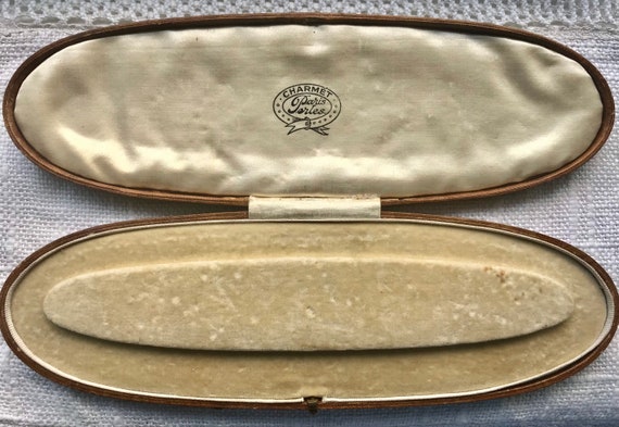 Antique French pearl necklace Jewelry Presentation