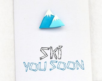 Ski You Soon Grußkarte mit abnehmbarem Magnet, Berglapel Pin, Magnethut Pin, Snowboard oder Ski Strümpfe Füller