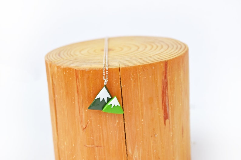 Collier Snow Mountain Range, Mini collier Mountain sur chaîne en argent, collier de charme de voyage délicat, cadeau de bijoux minimaliste image 3