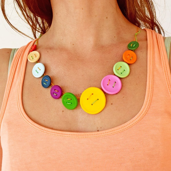 Collier de bouton pour des femmes, bijoux colorés de boutons, cadeau d’enseignant de jardin d’enfants, grand collier, cadeau d’anniversaire d’un an pour la petite amie