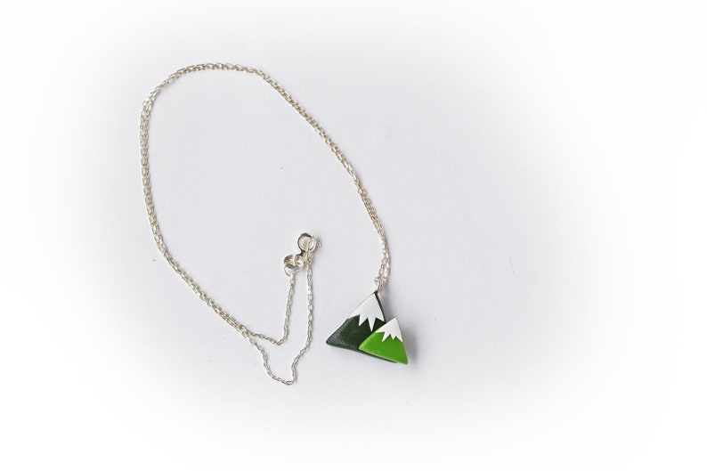 Collier Snow Mountain Range, Mini collier Mountain sur chaîne en argent, collier de charme de voyage délicat, cadeau de bijoux minimaliste image 4