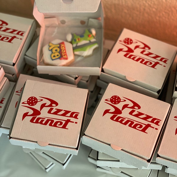 Mini “Pizza Planet” pizza boxes for party favors