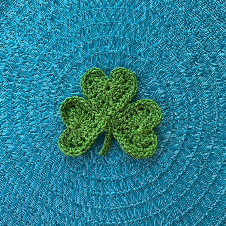 Crochet Pattern, Crochet Shamrock Applique, St Patrick's Day Crochet Décor image 1