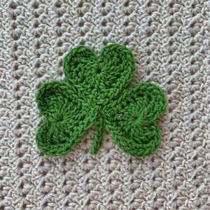 Crochet Pattern, Crochet Shamrock Applique, St Patrick's Day Crochet Décor image 3