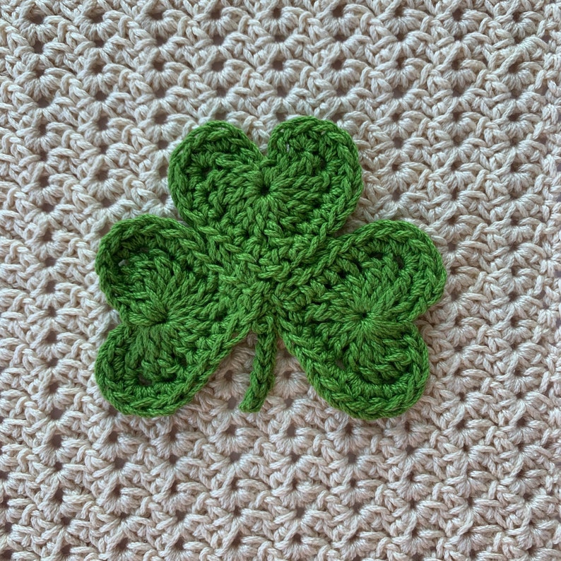 Crochet Pattern, Crochet Shamrock Applique, St Patrick's Day Crochet Décor image 3