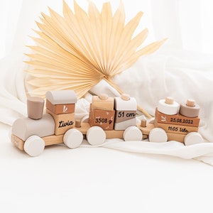 Geburtstagszug, Zug Baby, Zug Geburt, Holzzug personalisiert, Babygeschenk Geburt, Geschenk Geburt, Baby Eisenbahn beige