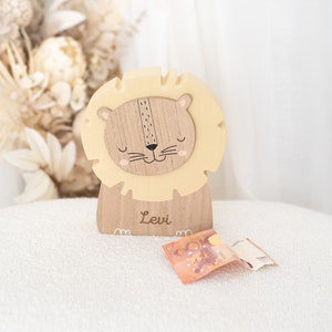 Spardose Löwe, Spardose personalisiert, Spardose Kind, Taufgeschenk für Jungen, Spardose Junge, Baby Spardose, Spardose Holz