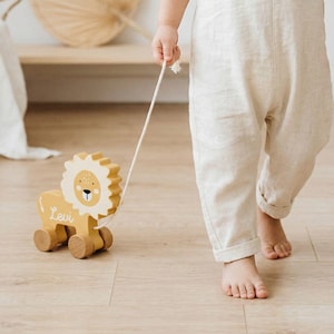 Nachziehtier, Babygeschenk Geburt, Löwe, Babyspielzeug, Geschenk Geburt Junge, Taufgeschenk Junge, Nachziehspielzeug, Erster Geburtstag