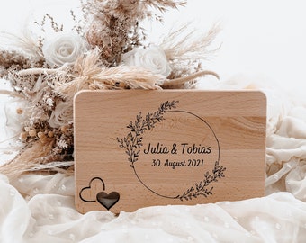 Geschenk zum Valentinstag, Hochzeitsgeschenk personalisiert, Brettchen Hochzeit, Holzbrett mit Gravur, Hochzeitsgeschenk, Geschenk Paar