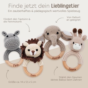 Könnte beinhalten: Vier gehäkelte Tier-Beißringe mit Holzringen. Die Tiere sind ein Flusspferd, ein Löwe, ein Elefant und eine Giraffe. Die Beißringe sind für Babys ab der Geburt geeignet und sind etwa 14 cm x 12 cm x 5 cm groß.